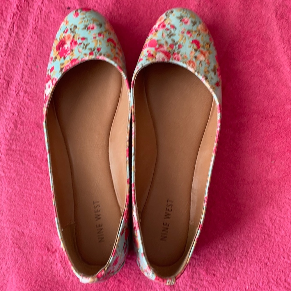 Nine West Shoe , size 8.5 in floral print